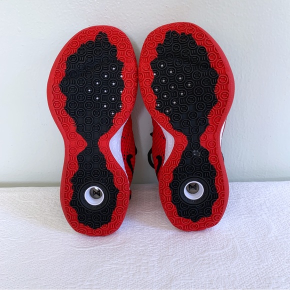 Nike Air PG 4 Basketball Athletic Shoes - Picture 13 of 16